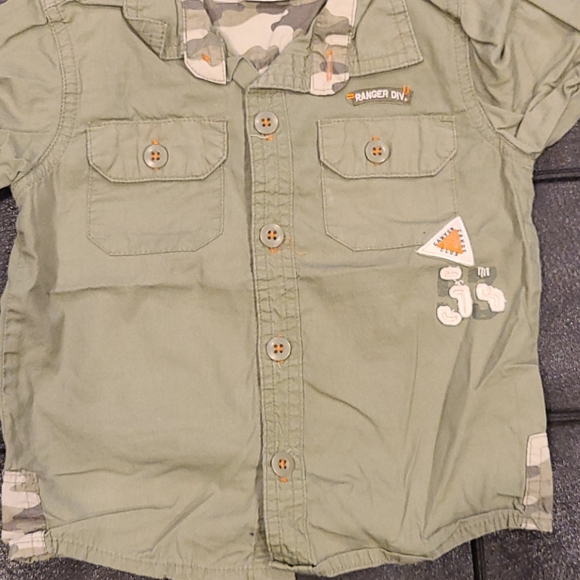 2 Boy's Button Down Shirts - Picture 3 of 4